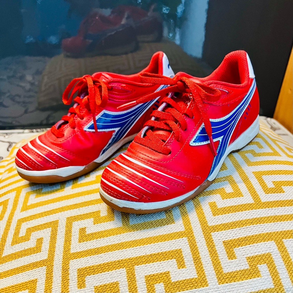 Kids’ Indoor Soccer Shoes